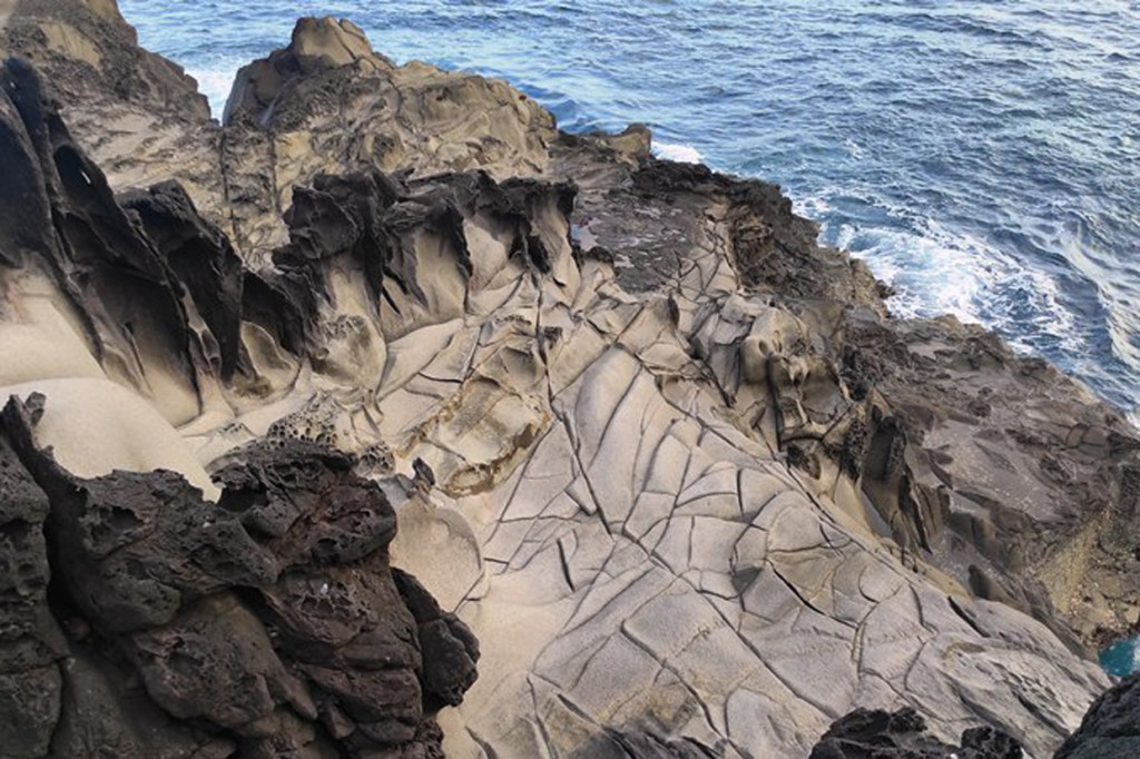 Pesona Pantai Ogor Paret, Surga Tersembunyi di Selatan Sikka