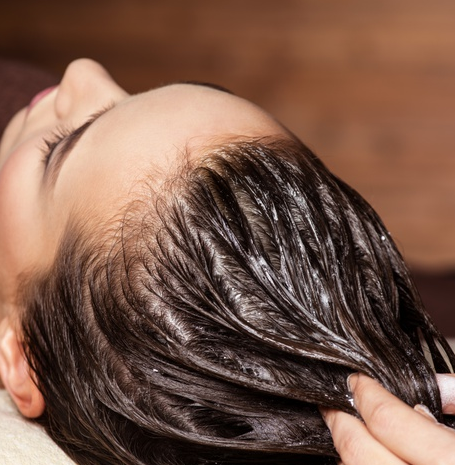 5 Penyebab Kulit Kepala Terasa Gatal Menurut Dokter Kulit