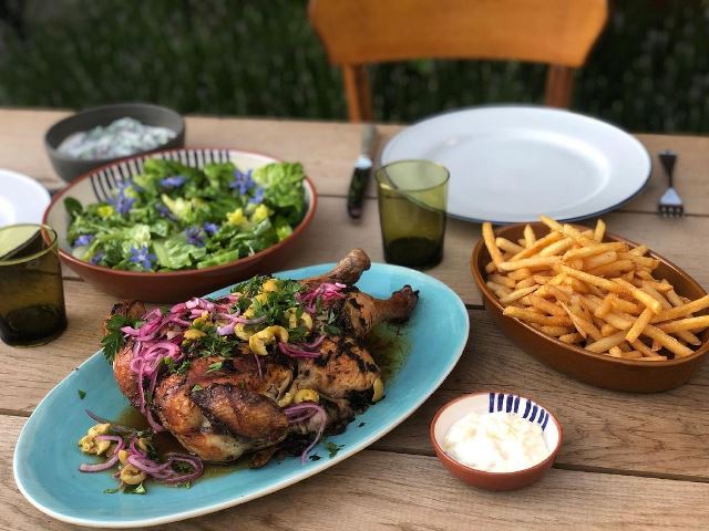 Ada tipsnya agar bumbu lebih meresap saat marinasi daging ayam. (Foto: Dok. Instagram Pascale Smets/@pascaledepascale)