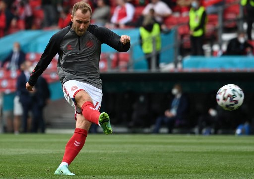 Eriksen alami kolaps di lapangan (Foto Jonathan Nackstrand/AFP POOL)