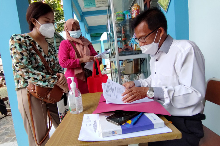 Suasana Hari Pertama PPDB Tangsel Jalur Zonasi