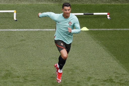 Ditolak Mentah-mentah, Minuman Sponsor Euro 2020 Diganti Ronaldo dengan Air Mineral saat Konferensi Pers