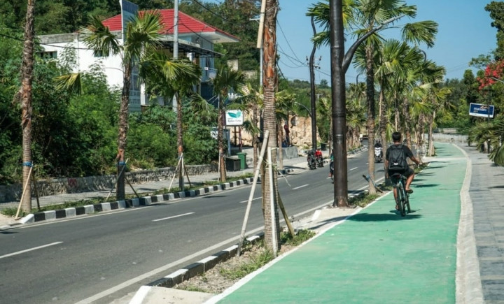 Ubah Wajah Labuan Bajo dengan Trotoar Premium