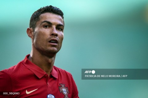 Cristiano Ronaldo Geser Botol Coca-Cola, Saham Anjlok!