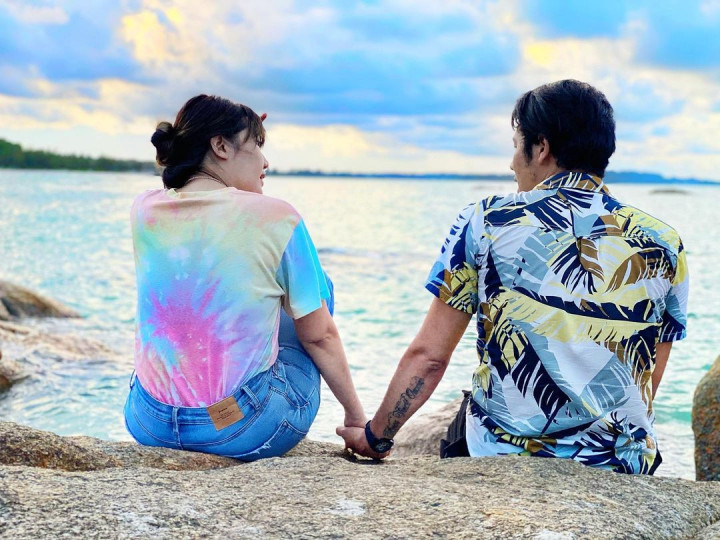 Identitas Pacar Baru Via Vallen Terkuak, Vokalis Band Terkenal