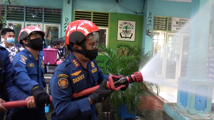 Persiapan PTM, Pemkot Makassar Semprot Disinfektan ke Seluruh Sekolah