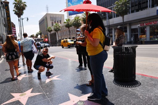 5 Negara Cabut Aturan Pemakaian Masker, Mana Saja?