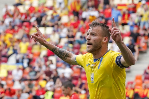 Giliran Yarmolenko yang Tiru Aksi Geser Botol Ronaldo