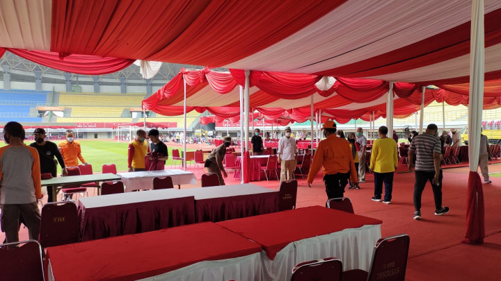 Ribuan Warga Bekasi Vaksinasi Massal di Stadion Patriot Besok