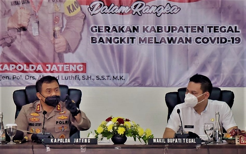   Wakil Bupati Sabilillah Ardie saat rapat bersama Kapolda Jateng Irjen Pol Akhmad Luthfi di Tegal. (Medcom.id/Kuntoro Tayubi)