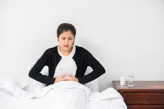 Data RSCM 2010 - 2011 menyatakan sebanyak 43,4 persen pasien endometriosis merasakan nyeri berat yang berakibat tidak dapat beraktivitas sehari–hari. (Foto: Ilustrasi/Freepik.com)