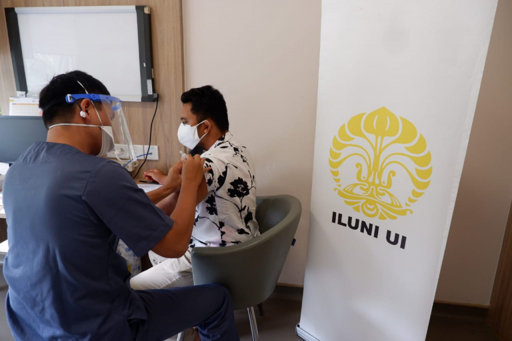 Vaksinasi covid-19 yang divasilitasi ILUNI UI. Foto: Dok. ILUNI UI
