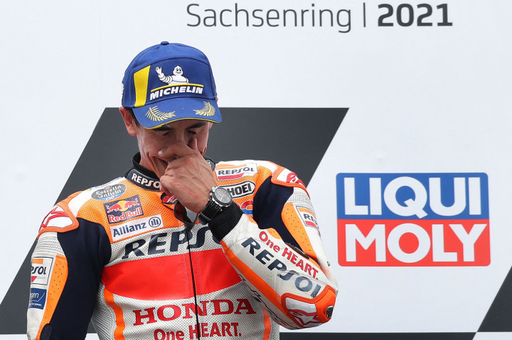 MotoGP Jerman 2021: Momen Mengharukan Saat Marquez Kembali Naik Podium
