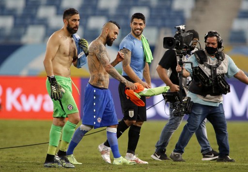 Copa America: Gol Bunuh Diri Vidal Buyarkan Keunggulan Cile atas Uruguay