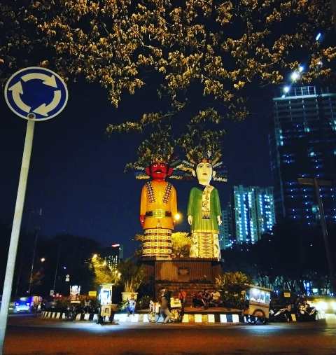 Yuk, jalan-jalan mengenal kekhasan Betawi di seputar Jakarta. Tugu Ondel-ondel salah satu yang khas Betawi di Jakarta. (Foto: Dok. Instagram MT/@taufik_mt99)