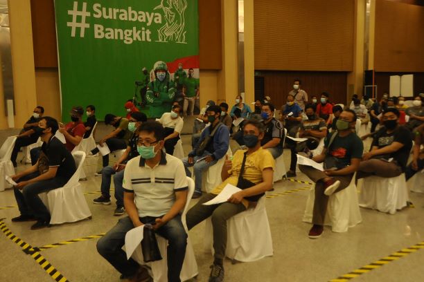 Ribuan <i>Driver Ojol</i> di Surabaya Mendapat Vaksin Covid-19