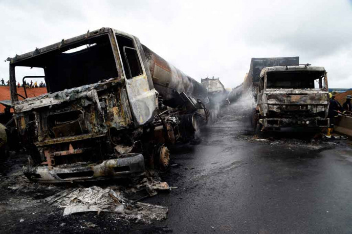 Kecelakaan Akibatkan 11 Truk Terbakar, Dua Orang Meninggal Dunia