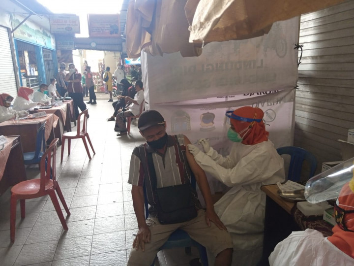 Ratusan Pedagang Pasar Tradisional di Kudus Divaksin Covid-19