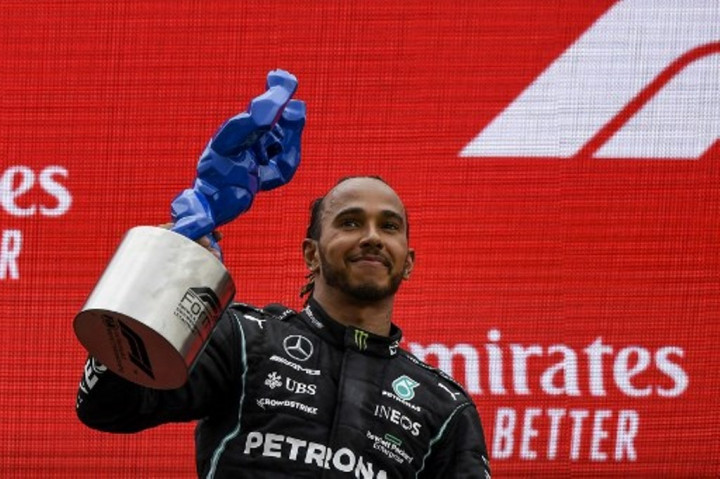 Lewis Hamilton Sudah Bicarakan Kontrak Anyar dengan Mercedes