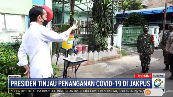 Jokowi Tinjau Pelaksanaan PPKM Mikro di Kelurahan Rawasari Jakpus