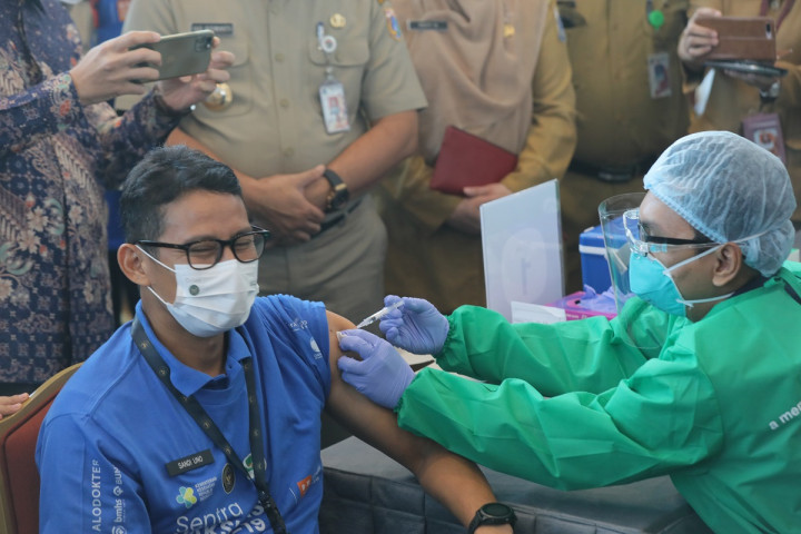 <i>Work From Bali</i> Ditiadakan, Kemenparekraf Keluarkan Paket Wisata Vaksin