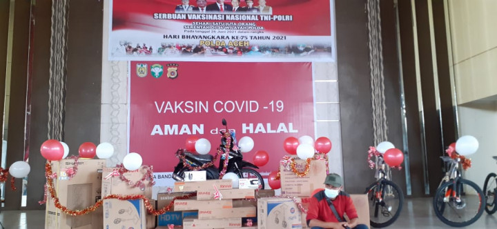 Vaksinasi Covid-19 Massal di Banda Aceh Sediakan <i>Doorprize</i>, dari Setrika hingga Motor