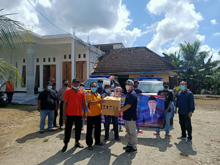 Partai NasDem Gresik <i>Blusukan</i> Semprot Disinfektan di Zona Merah Covid-19