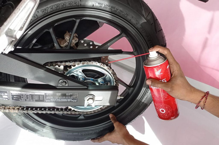 Cara Merawat Rantai Roda Sepeda Motor, Mulai dari Kenalan