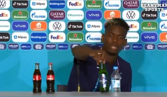 Aksi Pogba Disambut UEFA, Tak Ada Lagi Botol Bir di Depan Pemain Muslim