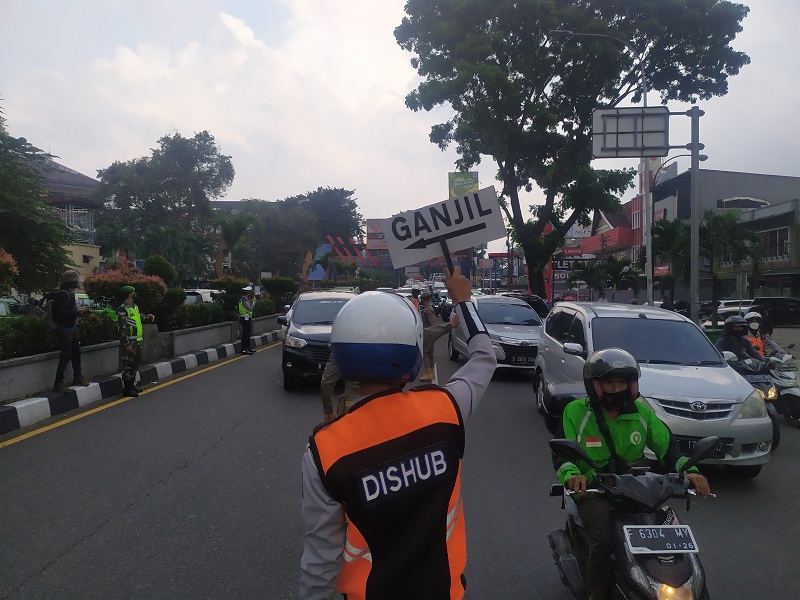  Pemeriksaan ganjil genap di Tugu Kujang Kota Bogor. Medcom.id/Rizky D