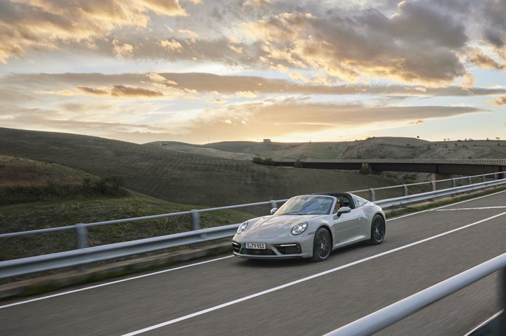 New Porsche 911 GTS Lebih Ringan & Bertenaga