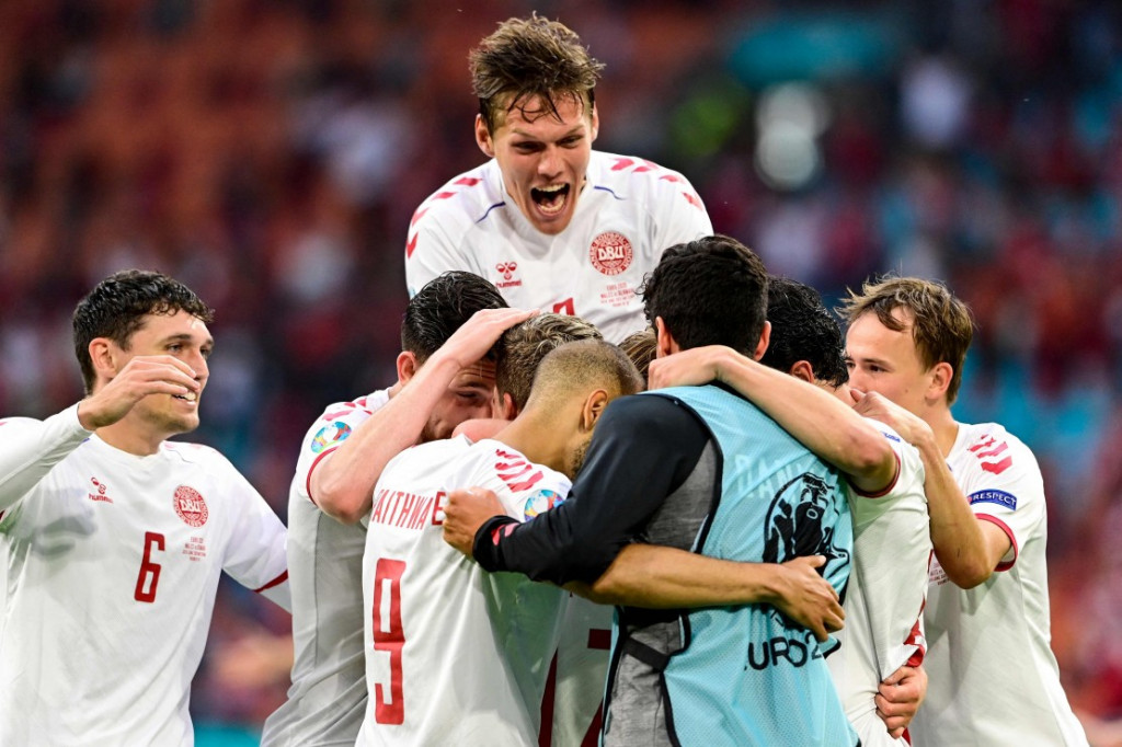 Berita Terpopuler Foto: Denmark ke Perempat Final Euro 2020 hingga Max Verstappen Juara F1 GP Austria