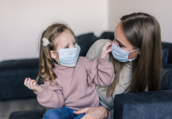 Cegah Covid-19, Perlukah Memakai Masker di Dalam Rumah?