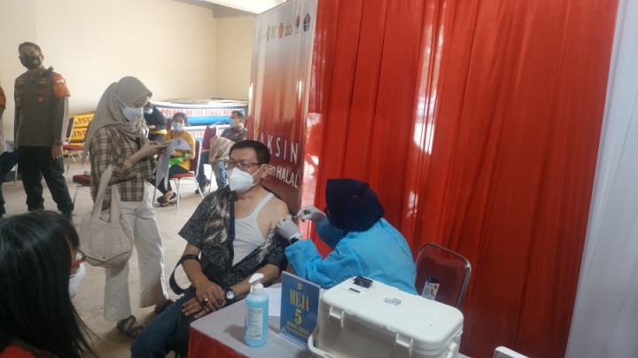 5.200 Warga Divaksin AstraZeneca di Polres Metro Bekasi Kota
