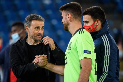 Enrique Anggap Blunder Unai Simon sebagai Pelajaran Penting dalam Sepak Bola