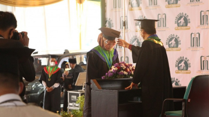 UIN Tulungagung Gelar Wisuda <i>Online</i> dan <i>Drive Thru</i>