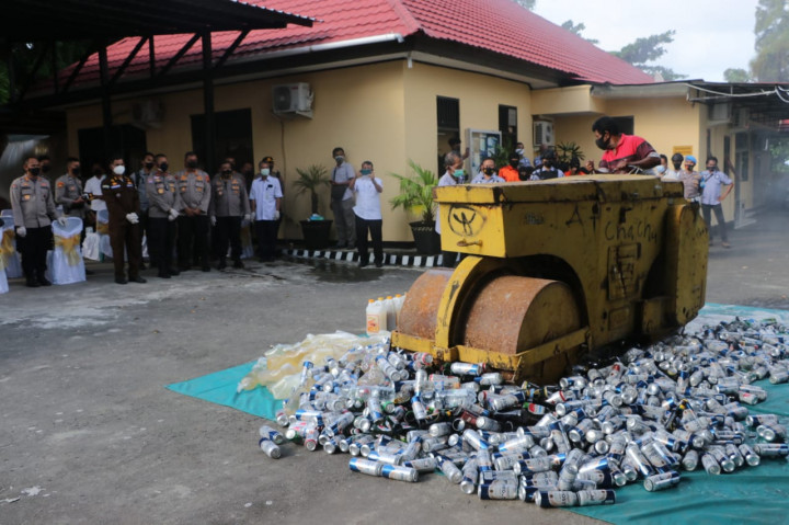 41 Kg Ganja dan Ribuan Botol Miras Ilegal Dimusnahkan