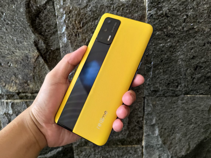 Review realme GT, Snapdragon 888 Tampilan Mobil Balap