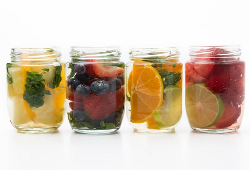 Infuse water adalah minuman yang tepat untuk kamu yang menginginkan minuman segar dan sehat. (Foto: Ilustrasi. Dok. Freepik.com?)