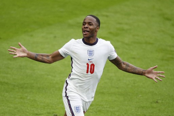 Rio Ferdinand: Tolong, Hormati Raheem Sterling!