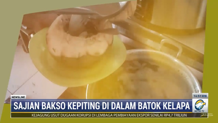 Kedai bakso di Jalan Lintas Sumatera Kisaran ini banyak didatangi karena menu unik bakso kepiting di batok kelapa. Metro TV