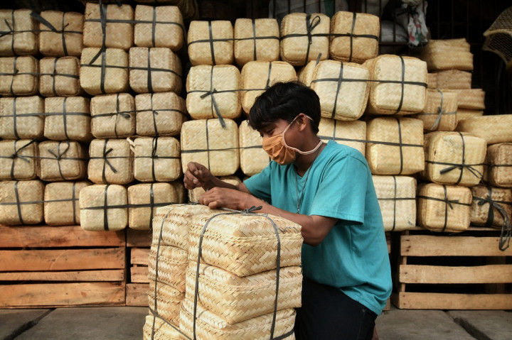 Penjualan Besek Bambu Jelang Idul Adha Diharapkan Meningkat