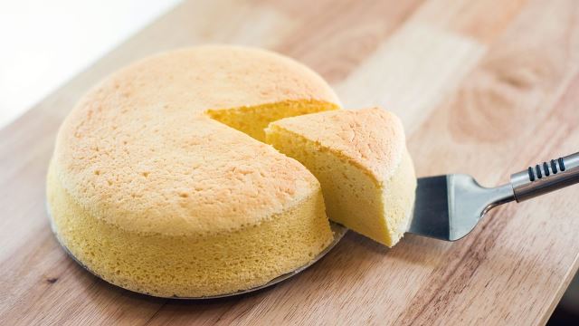 Ini cara mudah buat cheesecake dengan rice cooker. (Foto: Dok. Endeus TV)