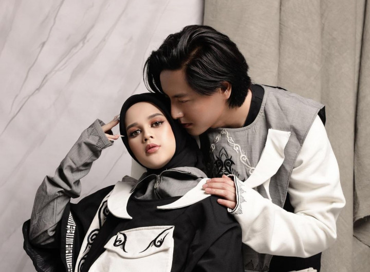 Roger Danuarta Positif Covid-19, Cut Meyriska Lakukan Ini