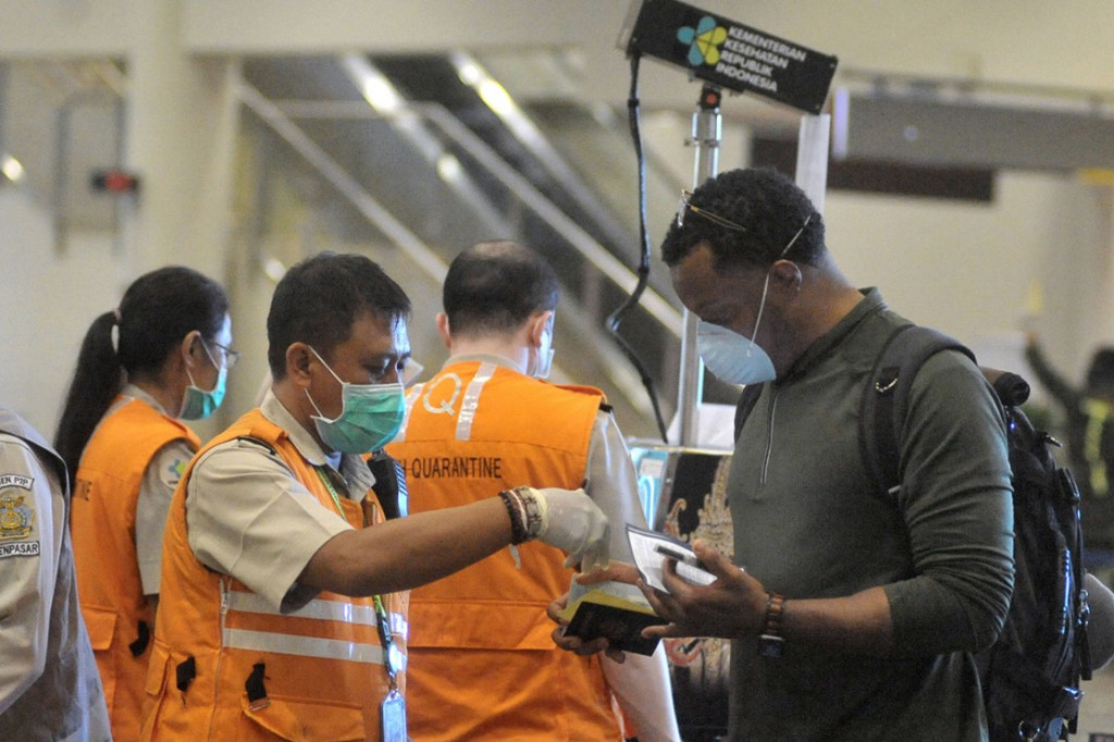 Ilustrasi pemeriksaan kelengapan dokumen penerbangan di bandara AP I - - Foto: Antara/ Fikri Yusuf