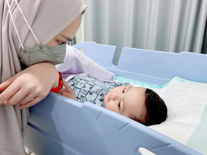 Cut Meyriska Terkejut Anaknya Diberi Makanan Bekas oleh Pengasuh