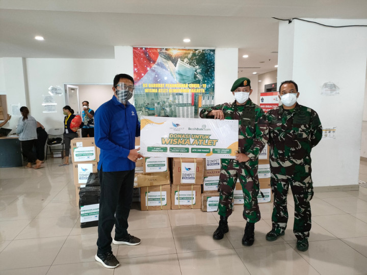 Media Group Salurkan Multivitamin dan ATK ke Wisma Atlet