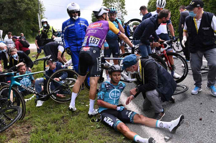 Penonton Tour de France yang Sebabkan Kecelakaan Massal Hadapi Sidang