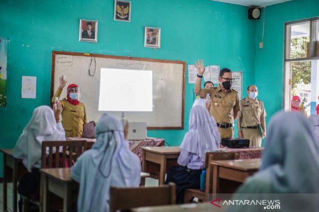 PPKM Darurat Momentum Sekolah di Luar Jawa-Bali Siapkan PTM Terbatas