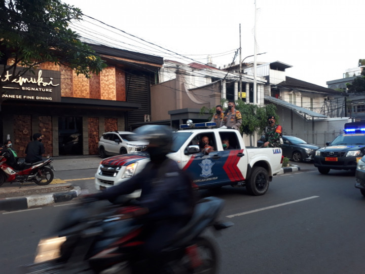 Sisir Wilayah Kebayoran Baru, Polisi Sosialisasikan PPKM Darurat